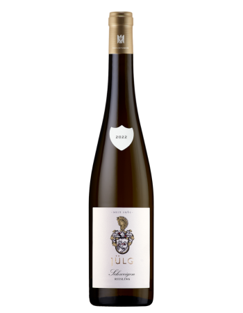 2022 Schweigen Riesling VDP.ORTSWEIN vom Weingut Jülg. Weißes Etikett und Halsschleife. Schwarze Inschrift. Handlese. Schonende Verarbeitung. Spontangärung und Ausbau im Stückfass. Helle Fruchtaromen. Feiner Schmelz und viel Spannung.