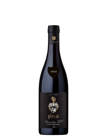 2022 KOSTERT Spätburgunder VDP.GROSSE LAGE vom Weingut Jülg. Schwarzes Etikett und Halsschleife. Weiße Inschrift. Handlese. Schonende Verarbeitung. Spontangärung. Ausbau im Barrique. Saftige Beerigkeit, dezent floral und würzig. Leichte Reduktion.