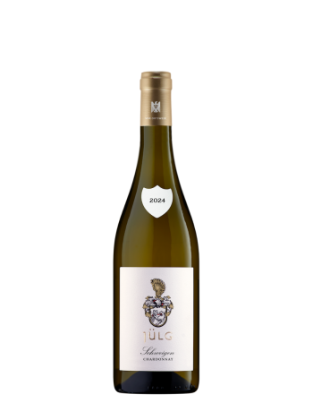 2024 Schweigen Chardonnay VDP.ORTSWEIN vom Weingut Jülg. Weißes Etikett und Halsschleife. Schwarze Inschrift. Handlese. Schonende Verarbeitung. Ausbau im Barrique und Stückfass. Reife, gelbe Obstaromen. Elegant und präzise.