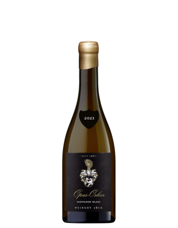 2023 Opus-Oskar Sauvignon Blanc vom Weingut Jülg. Schwarzes Etikett und Halsschleife. Weiße Inschrift. Handlese. Schonende Verarbeitung. Ausbau im Barrique und Tonneau. Feinrauchige und würzige Aromen Dichte Textur mit viel Spannung.